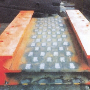 刮板運(yùn)輸機(jī)轉(zhuǎn)載機(jī)溜槽的維修